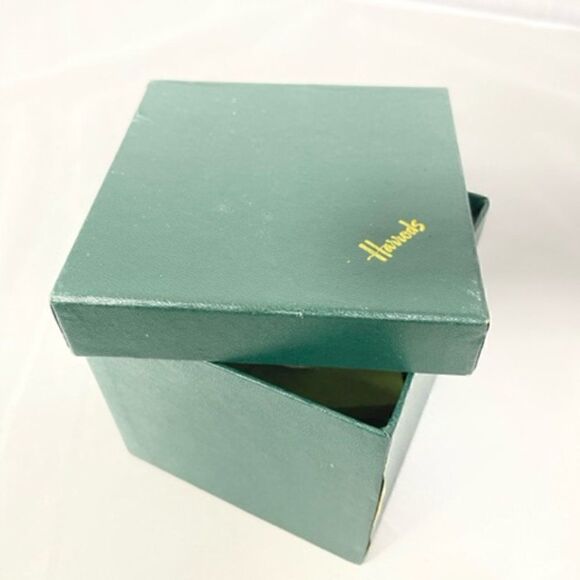 Harrods Golf Ball Sculpture Paperweight w/ Harrods Box Unusual for sure.  Defini - Picture 2 of 8